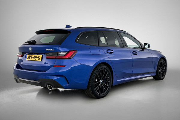 BMW 3 Serie Touring 330e High Executive(Dealer OnderH, Panorama, Laserlights, Navi Pro, Camera, PDC V+A, Cruise Con, Etc)