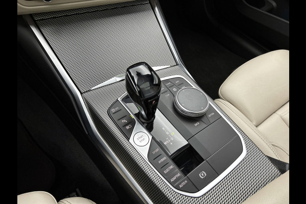 BMW 3 Serie Touring 330e High Executive(Dealer OnderH, Panorama, Laserlights, Navi Pro, Camera, PDC V+A, Cruise Con, Etc)