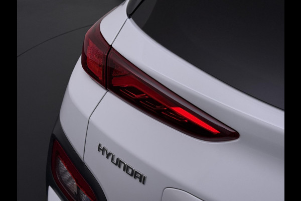 Hyundai Kona EV Premium 64 kWh SOH 100% | 3-FASE | WARMTEPOMP | LEDER | STOEL VERWARM, VENTILATIE | CAMERA | RIJKLAAR INCL. 12 MND BOVAG GARANTIE