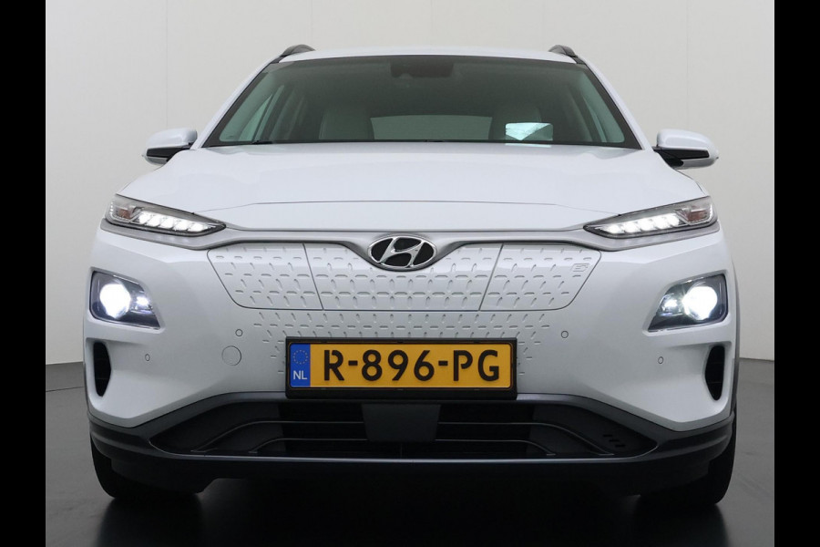 Hyundai Kona EV Premium 64 kWh SOH 100% | 3-FASE | WARMTEPOMP | LEDER | STOEL VERWARM, VENTILATIE | CAMERA | RIJKLAAR INCL. 12 MND BOVAG GARANTIE