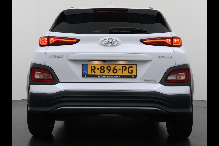 Hyundai Kona EV Premium 64 kWh SOH 100% | 3-FASE | WARMTEPOMP | LEDER | STOEL VERWARM, VENTILATIE | CAMERA | RIJKLAAR INCL. 12 MND BOVAG GARANTIE