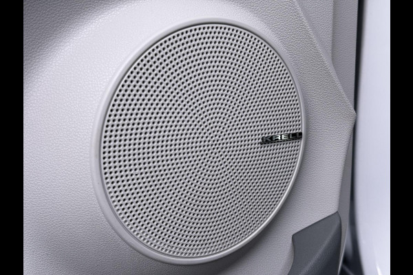 Hyundai Kona EV Premium 64 kWh SOH 100% | 3-FASE | WARMTEPOMP | LEDER | STOEL VERWARM, VENTILATIE | CAMERA | RIJKLAAR INCL. 12 MND BOVAG GARANTIE