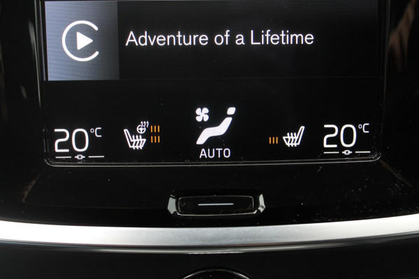 Volvo V60 B3 163PK Automaat Momentum Advantage Lederen bekleding / Apple Carplay / Cruise control / Stoelverwarming / Stuurwielverwarming / lichtmetalen velgen / Road Sign information