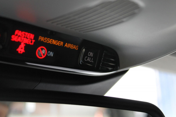 Volvo V60 B3 163PK Automaat Momentum Advantage Lederen bekleding / Apple Carplay / Cruise control / Stoelverwarming / Stuurwielverwarming / lichtmetalen velgen / Road Sign information