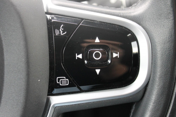 Volvo V60 B3 163PK Automaat Momentum Advantage Lederen bekleding / Apple Carplay / Cruise control / Stoelverwarming / Stuurwielverwarming / lichtmetalen velgen / Road Sign information