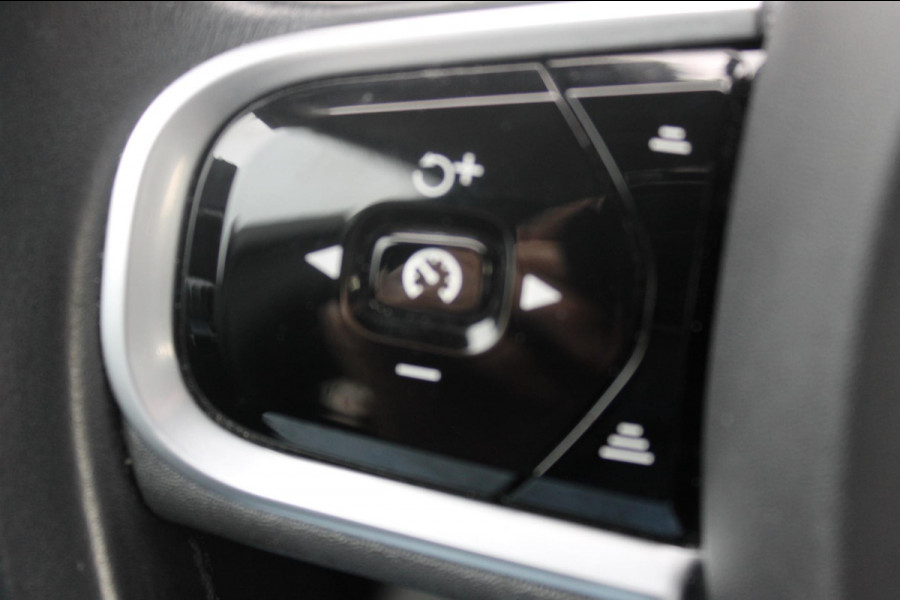 Volvo V60 B3 163PK Automaat Momentum Advantage Lederen bekleding / Apple Carplay / Cruise control / Stoelverwarming / Stuurwielverwarming / lichtmetalen velgen / Road Sign information