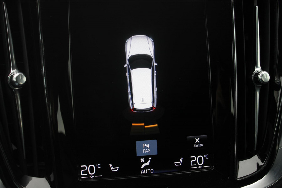 Volvo V60 B3 163PK Automaat Momentum Advantage Lederen bekleding / Apple Carplay / Cruise control / Stoelverwarming / Stuurwielverwarming / lichtmetalen velgen / Road Sign information