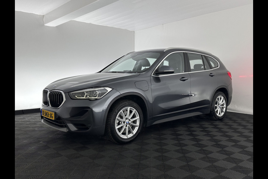 BMW X1 xDrive25e eDrive Edition (INCL.BTW) *HEAD-UP | LEATHER | FULL-LED | HARMAN/KARDON | HEATED-COMFORTSEATS | NAVI-FULLMAP | ECC | PDC | CRUISE | 17''ALU | TOWBAR*