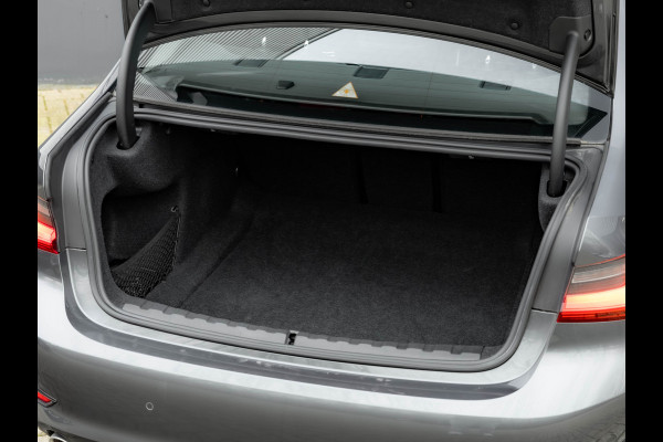 BMW 3-serie 320d - Sportstoelen - Schuif-/kanteldak - Hifi - Camera - Keyless Entry
