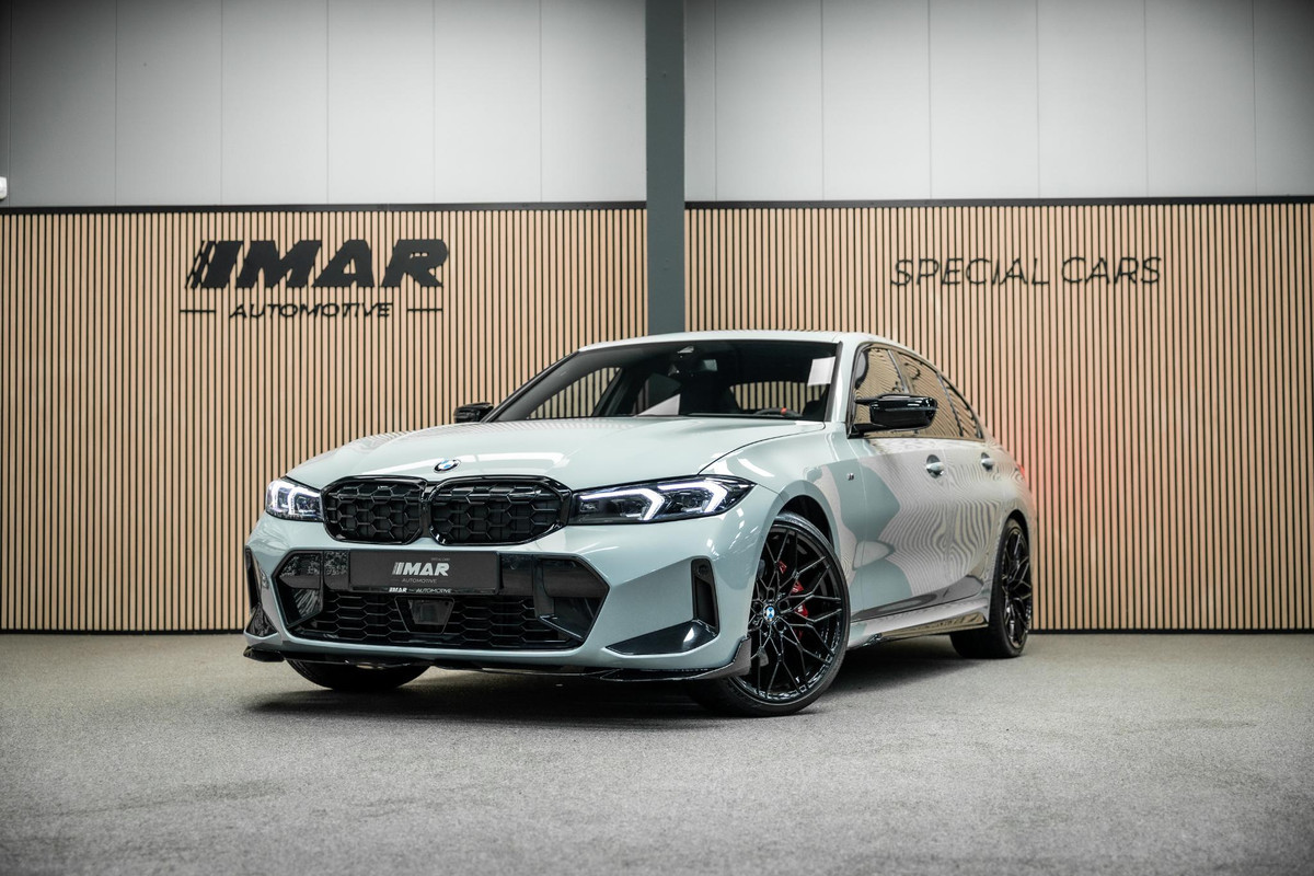 BMW 3-serie M340i xDrive | M-Performance Pack | M-stoelen | Head-Up | Carbon inleg | 20'' velgen | Sportstuur |