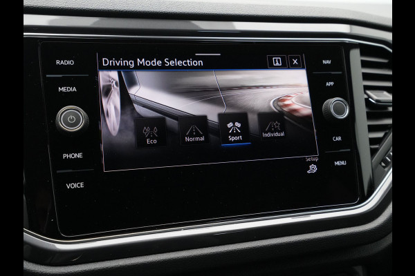 Volkswagen T-Roc 1.5 TSI 150pk DSG Sport Camera Navigatie Acc Carplay