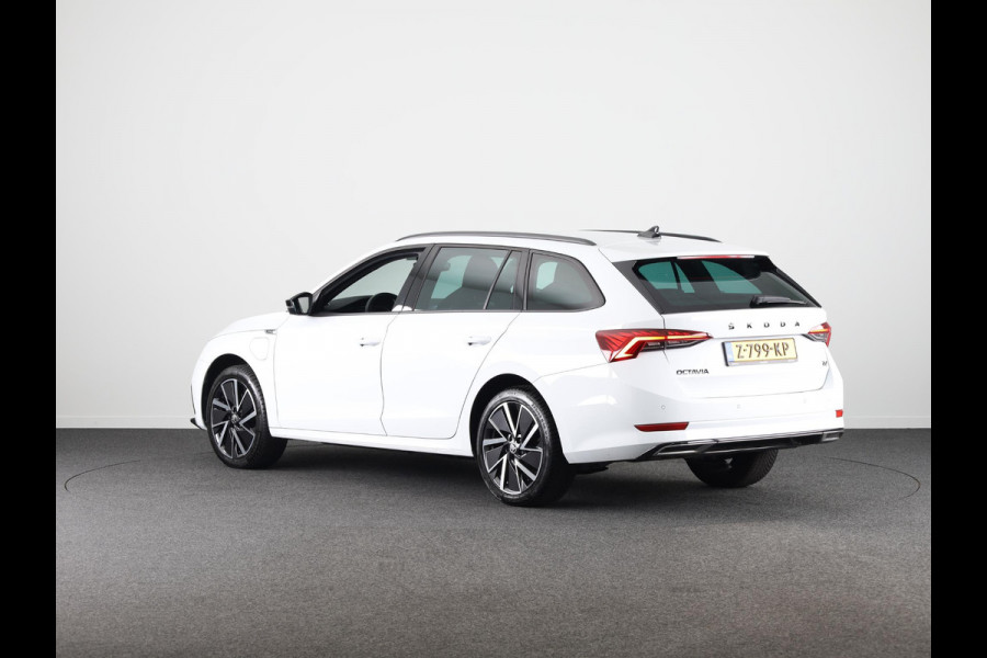 Škoda Octavia Combi 1.4 TSI iV PHEV Sportline Business 204pk  Plug in Hybrid | Privatelease vanaf 675,-- | Navigatie | 18 inch Lichtmetalen velgen | Travel Pakket| SOH 97%
