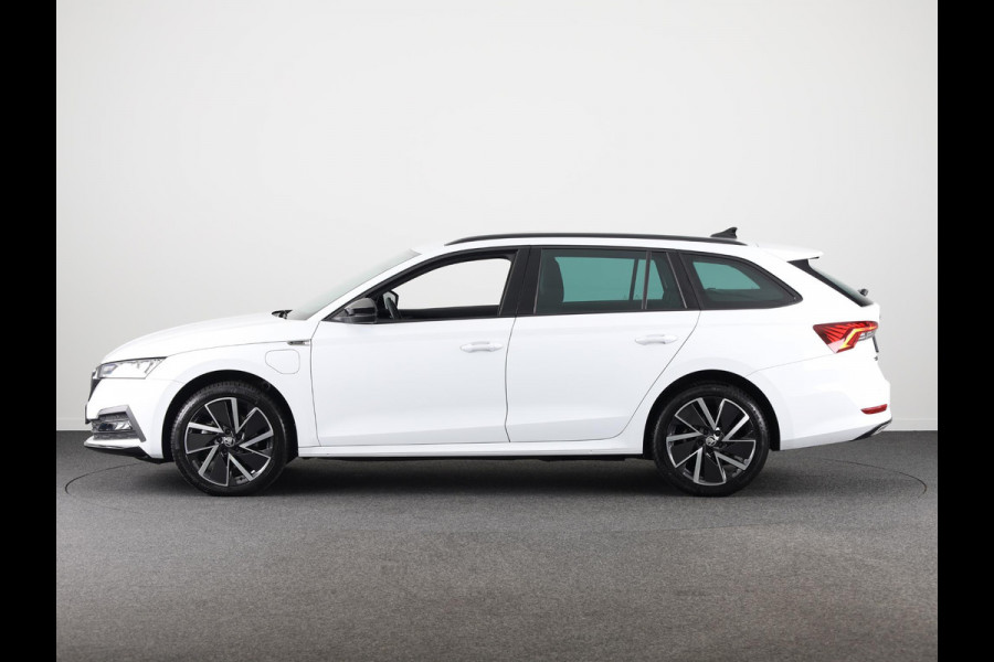 Škoda Octavia Combi 1.4 TSI iV PHEV Sportline Business 204pk  Plug in Hybrid | Privatelease vanaf 675,-- | Navigatie | 18 inch Lichtmetalen velgen | Travel Pakket| SOH 97%