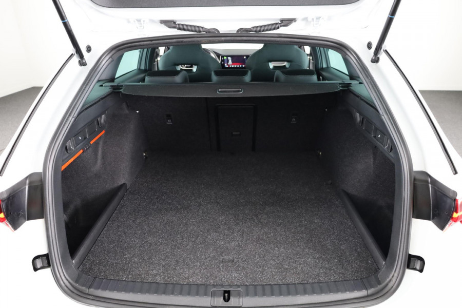 Škoda Octavia Combi 1.4 TSI iV PHEV Sportline Business 204pk  Plug in Hybrid | Privatelease vanaf 675,-- | Navigatie | 18 inch Lichtmetalen velgen | Travel Pakket| SOH 97%