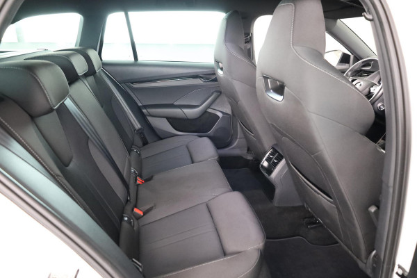 Škoda Octavia Combi 1.4 TSI iV PHEV Sportline Business 204pk  Plug in Hybrid | Privatelease vanaf 675,-- | Navigatie | 18 inch Lichtmetalen velgen | Travel Pakket| SOH 97%