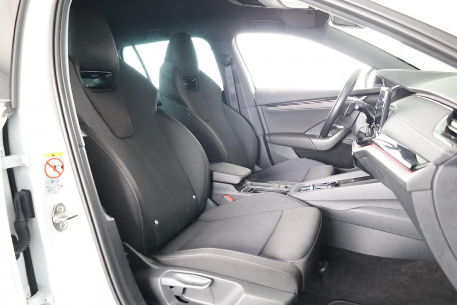 Škoda Octavia Combi 1.4 TSI iV PHEV Sportline Business 204pk  Plug in Hybrid | Privatelease vanaf 675,-- | Navigatie | 18 inch Lichtmetalen velgen | Travel Pakket| SOH 97%