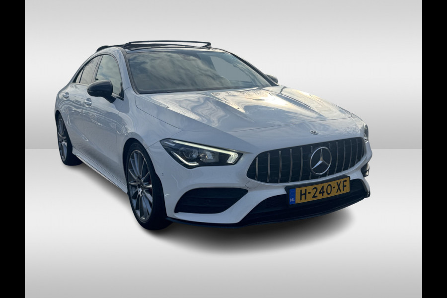 Mercedes-Benz CLA-Klasse 200 Business Solution AMG / Panoramadak / Camera / Sfeerverlichting / 18'' / Leder&Alcantara / Stoelverwarming / DAB / Cruise Control