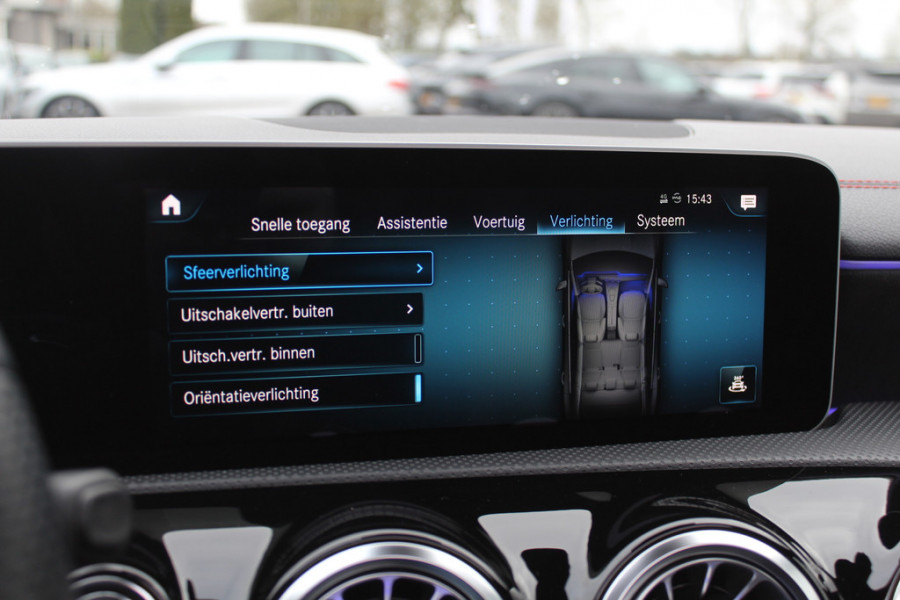 Mercedes-Benz CLA-Klasse 200 Business Solution AMG / Panoramadak / Camera / Sfeerverlichting / 18'' / Leder&Alcantara / Stoelverwarming / DAB / Cruise Control