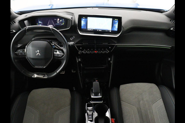 Peugeot e-2008 EV GT Pack 50 kWh | 3-Fase | Panoramadak | Stoelverwarming | Trekhaak | Adaptive cruise | Leder/Alcantara | Carplay | Keyless | Digital Cockpit | Navigatie | Full LED