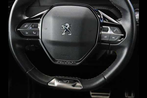 Peugeot e-2008 EV GT Pack 50 kWh | 3-Fase | Panoramadak | Stoelverwarming | Trekhaak | Adaptive cruise | Leder/Alcantara | Carplay | Keyless | Digital Cockpit | Navigatie | Full LED