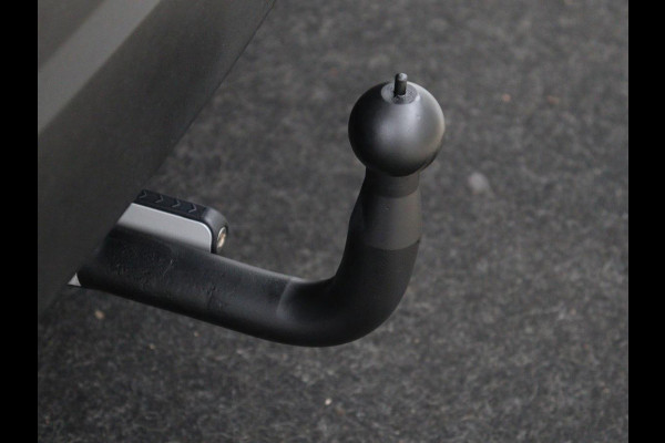 Peugeot e-2008 EV GT Pack 50 kWh | 3-Fase | Panoramadak | Stoelverwarming | Trekhaak | Adaptive cruise | Leder/Alcantara | Carplay | Keyless | Digital Cockpit | Navigatie | Full LED