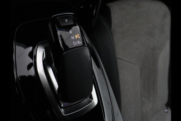 Peugeot e-2008 EV GT Pack 50 kWh | 3-Fase | Panoramadak | Stoelverwarming | Trekhaak | Adaptive cruise | Leder/Alcantara | Carplay | Keyless | Digital Cockpit | Navigatie | Full LED