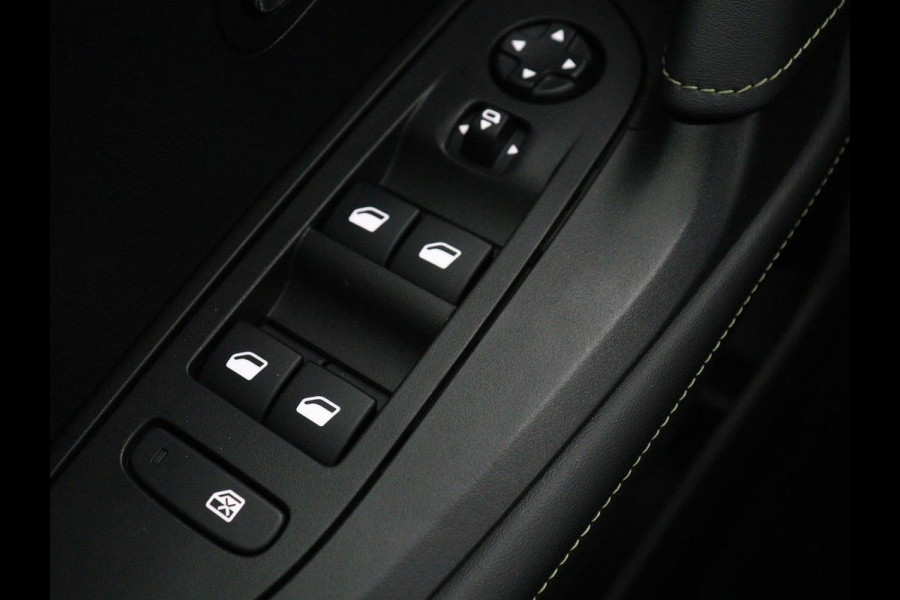 Peugeot e-2008 EV GT Pack 50 kWh | 3-Fase | Panoramadak | Stoelverwarming | Trekhaak | Adaptive cruise | Leder/Alcantara | Carplay | Keyless | Digital Cockpit | Navigatie | Full LED