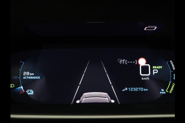 Peugeot e-2008 EV GT Pack 50 kWh | 3-Fase | Panoramadak | Stoelverwarming | Trekhaak | Adaptive cruise | Leder/Alcantara | Carplay | Keyless | Digital Cockpit | Navigatie | Full LED