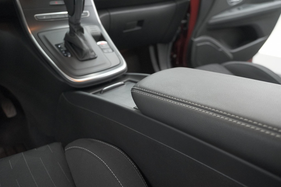 Renault Scénic TCe 140 EDC Limited | Camera | Stoelverwarming | Navigatie | Apple Carplay
