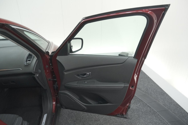 Renault Scénic TCe 140 EDC Limited | Camera | Stoelverwarming | Navigatie | Apple Carplay
