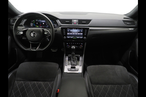 Škoda Superb Combi 1.4 TSI iV Sportline | Sportstoelen | Adaptive Cruise | Trekhaak | Keyless | Camera | Memory | Sfeerlicht