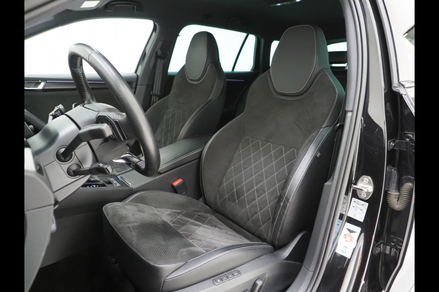 Škoda Superb Combi 1.4 TSI iV Sportline | Sportstoelen | Adaptive Cruise | Trekhaak | Keyless | Camera | Memory | Sfeerlicht