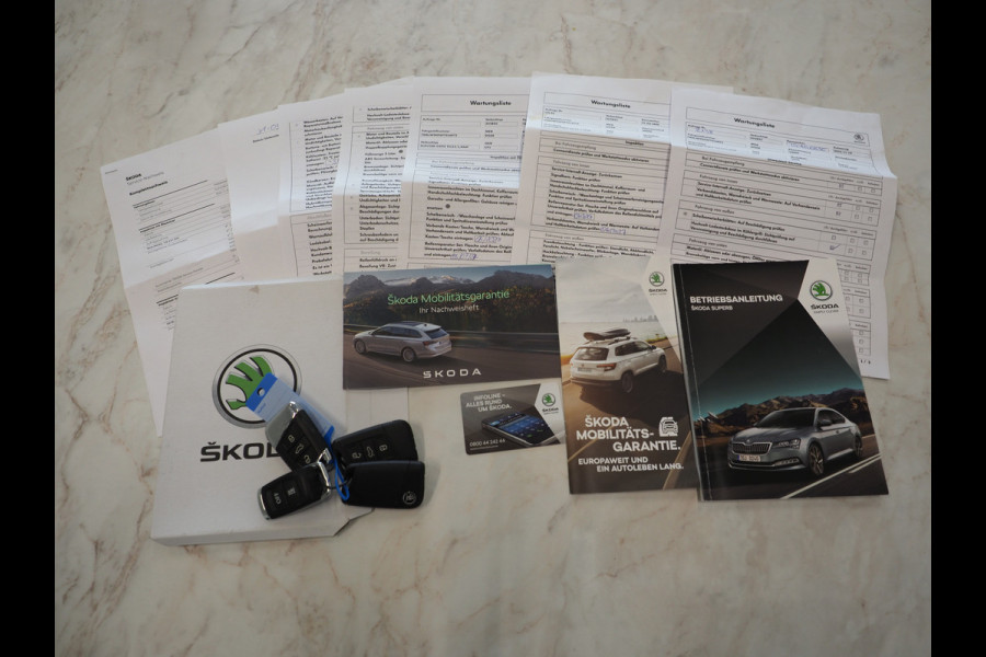 Škoda Superb Combi 1.4 TSI iV Sportline | Sportstoelen | Adaptive Cruise | Trekhaak | Keyless | Camera | Memory | Sfeerlicht