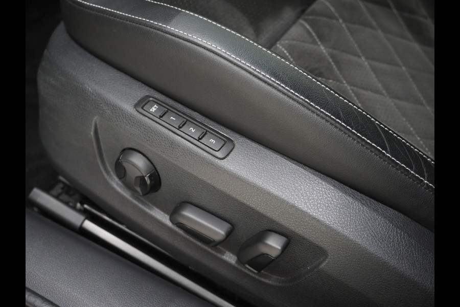 Škoda Superb Combi 1.4 TSI iV Sportline | Sportstoelen | Adaptive Cruise | Trekhaak | Keyless | Camera | Memory | Sfeerlicht