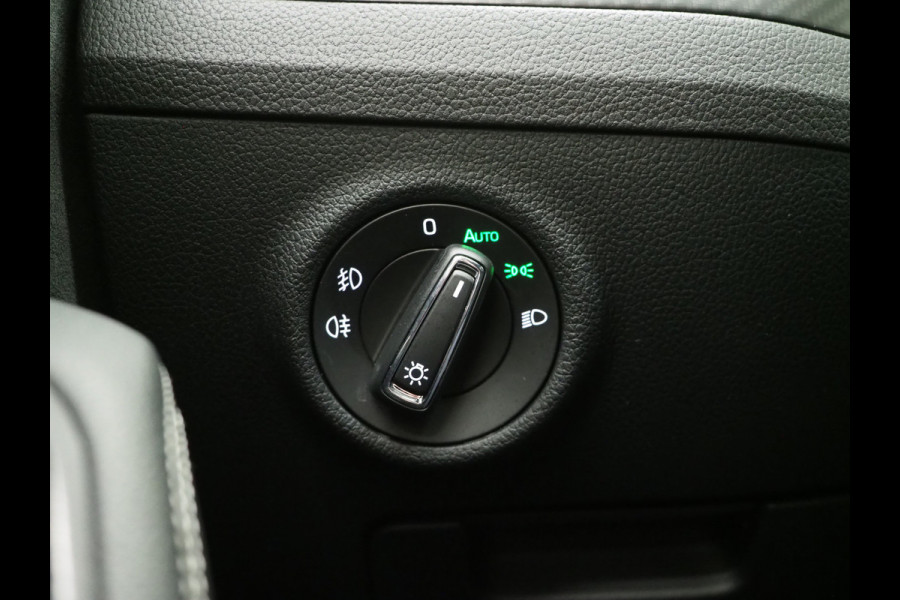 Škoda Superb Combi 1.4 TSI iV Sportline | Sportstoelen | Adaptive Cruise | Trekhaak | Keyless | Camera | Memory | Sfeerlicht