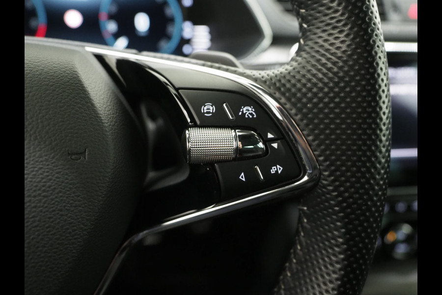 Škoda Superb Combi 1.4 TSI iV Sportline | Sportstoelen | Adaptive Cruise | Trekhaak | Keyless | Camera | Memory | Sfeerlicht