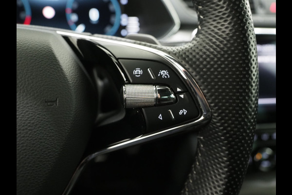 Škoda Superb Combi 1.4 TSI iV Sportline | Sportstoelen | Adaptive Cruise | Trekhaak | Keyless | Camera | Memory | Sfeerlicht