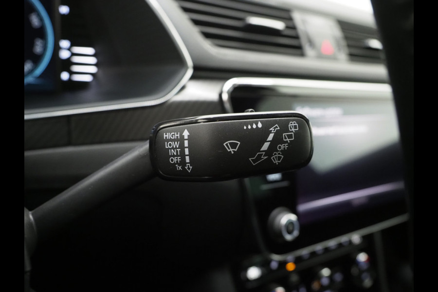 Škoda Superb Combi 1.4 TSI iV Sportline | Sportstoelen | Adaptive Cruise | Trekhaak | Keyless | Camera | Memory | Sfeerlicht