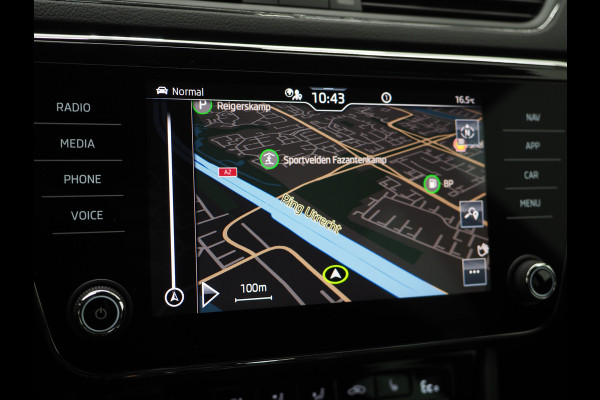 Škoda Superb Combi 1.4 TSI iV Sportline | Sportstoelen | Adaptive Cruise | Trekhaak | Keyless | Camera | Memory | Sfeerlicht