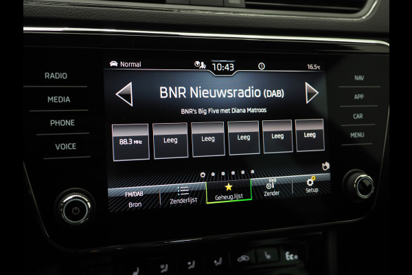 Škoda Superb Combi 1.4 TSI iV Sportline | Sportstoelen | Adaptive Cruise | Trekhaak | Keyless | Camera | Memory | Sfeerlicht