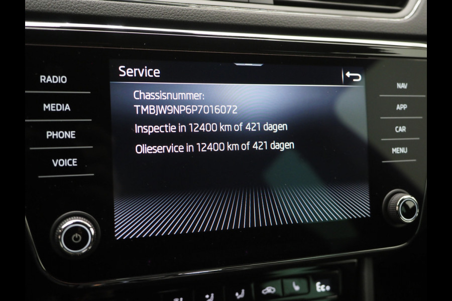 Škoda Superb Combi 1.4 TSI iV Sportline | Sportstoelen | Adaptive Cruise | Trekhaak | Keyless | Camera | Memory | Sfeerlicht