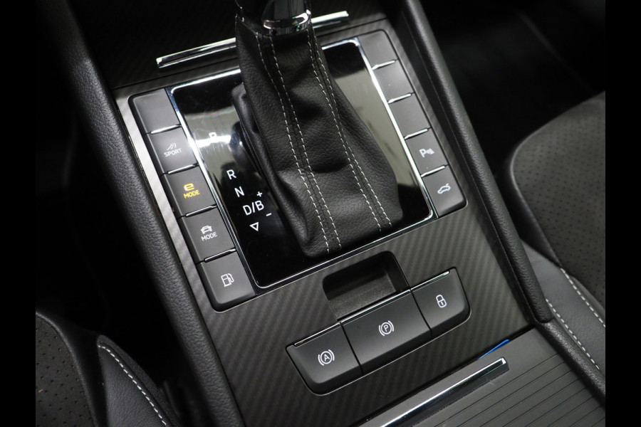 Škoda Superb Combi 1.4 TSI iV Sportline | Sportstoelen | Adaptive Cruise | Trekhaak | Keyless | Camera | Memory | Sfeerlicht