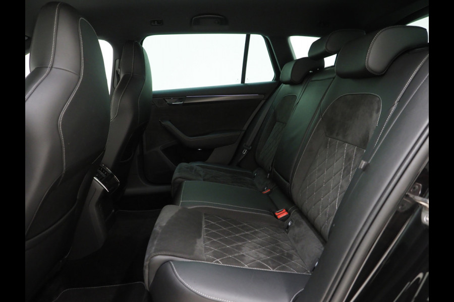 Škoda Superb Combi 1.4 TSI iV Sportline | Sportstoelen | Adaptive Cruise | Trekhaak | Keyless | Camera | Memory | Sfeerlicht