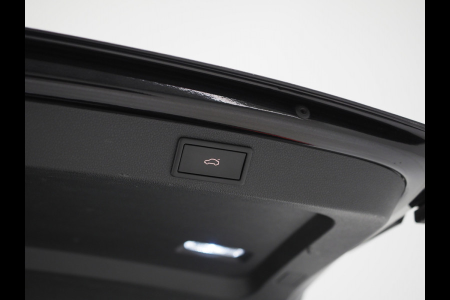 Škoda Superb Combi 1.4 TSI iV Sportline | Sportstoelen | Adaptive Cruise | Trekhaak | Keyless | Camera | Memory | Sfeerlicht