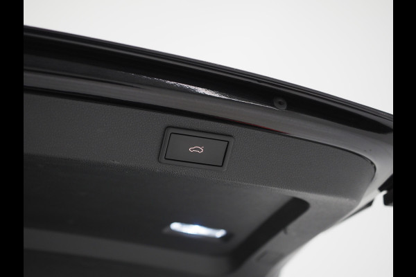 Škoda Superb Combi 1.4 TSI iV Sportline | Sportstoelen | Adaptive Cruise | Trekhaak | Keyless | Camera | Memory | Sfeerlicht