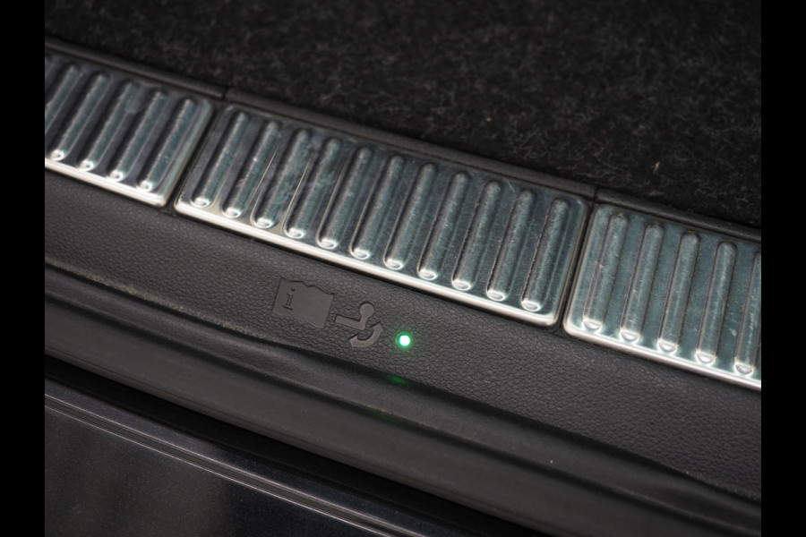 Škoda Superb Combi 1.4 TSI iV Sportline | Sportstoelen | Adaptive Cruise | Trekhaak | Keyless | Camera | Memory | Sfeerlicht