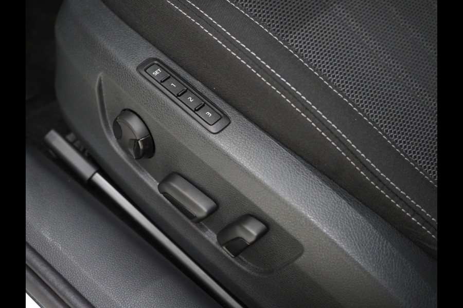 Škoda Superb Combi 1.4 TSI iV 218PK Style | Panoramadak | Adaptive Cruise | Camera | Memory | Virtual | DAB | Carplay