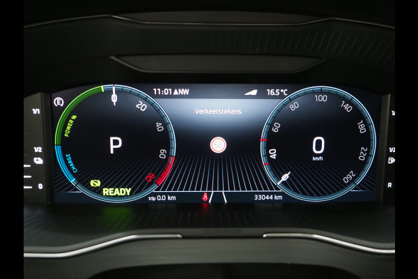 Škoda Superb Combi 1.4 TSI iV 218PK Style | Panoramadak | Adaptive Cruise | Camera | Memory | Virtual | DAB | Carplay