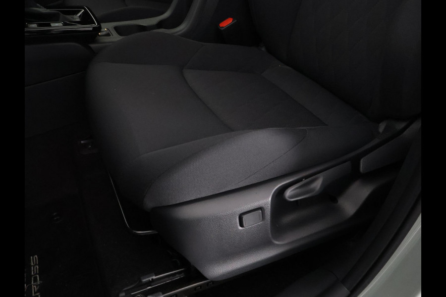 Toyota Corolla Cross Hybrid 140 Dynamic | Stuur-/ & Stoelverwarming | Parkeersensoren | Dodehoek detectie | Elektrische kofferbak