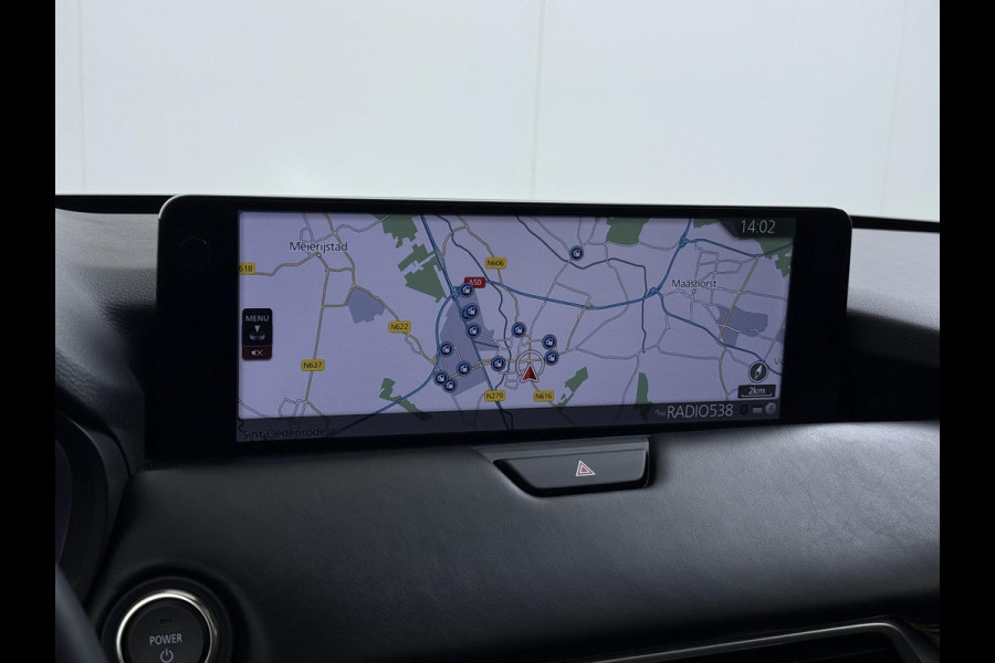 Mazda CX-80 2.5 e-SkyActiv PHEV Homura Plus 6p. 7 PERSOONS| ELEK. ACHTERKLEP | PANO| HEAD-UP | DODE HOEK| ADAPTIVE. CRUISE | ACHTERBANK VERWARMD |BOSE | SUPER COMPLEET!
